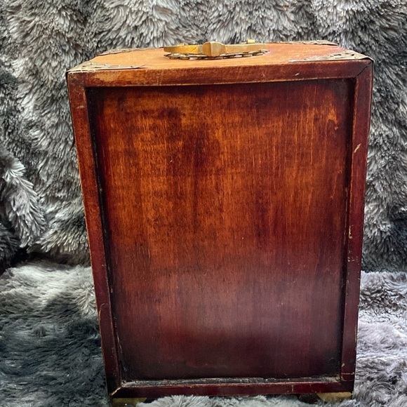 Vtg Oriental Wooden Jewelry Box Ornate Brass Carved Jade Inlaid w/ lock and key - Picture 8 of 16